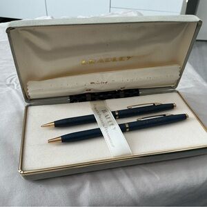 Bradley vintage pen and pencil set. Navy/gold.
